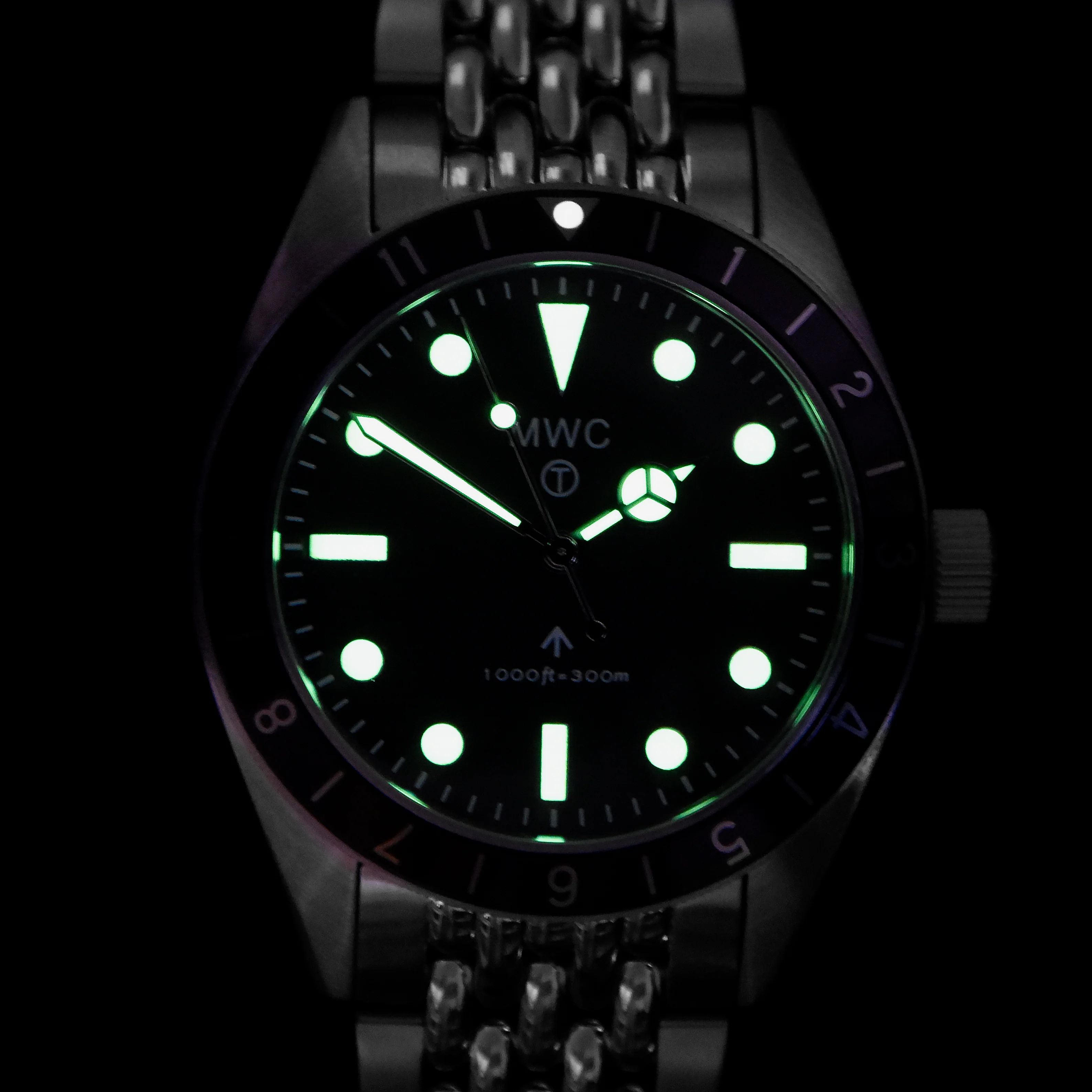 MWC Classic 1960s Pattern Dual Time Zone Divers Watch with Luminova Paint and a Hybrid Mechanical/Quartz Movement on Matching Bracelet - Image 2