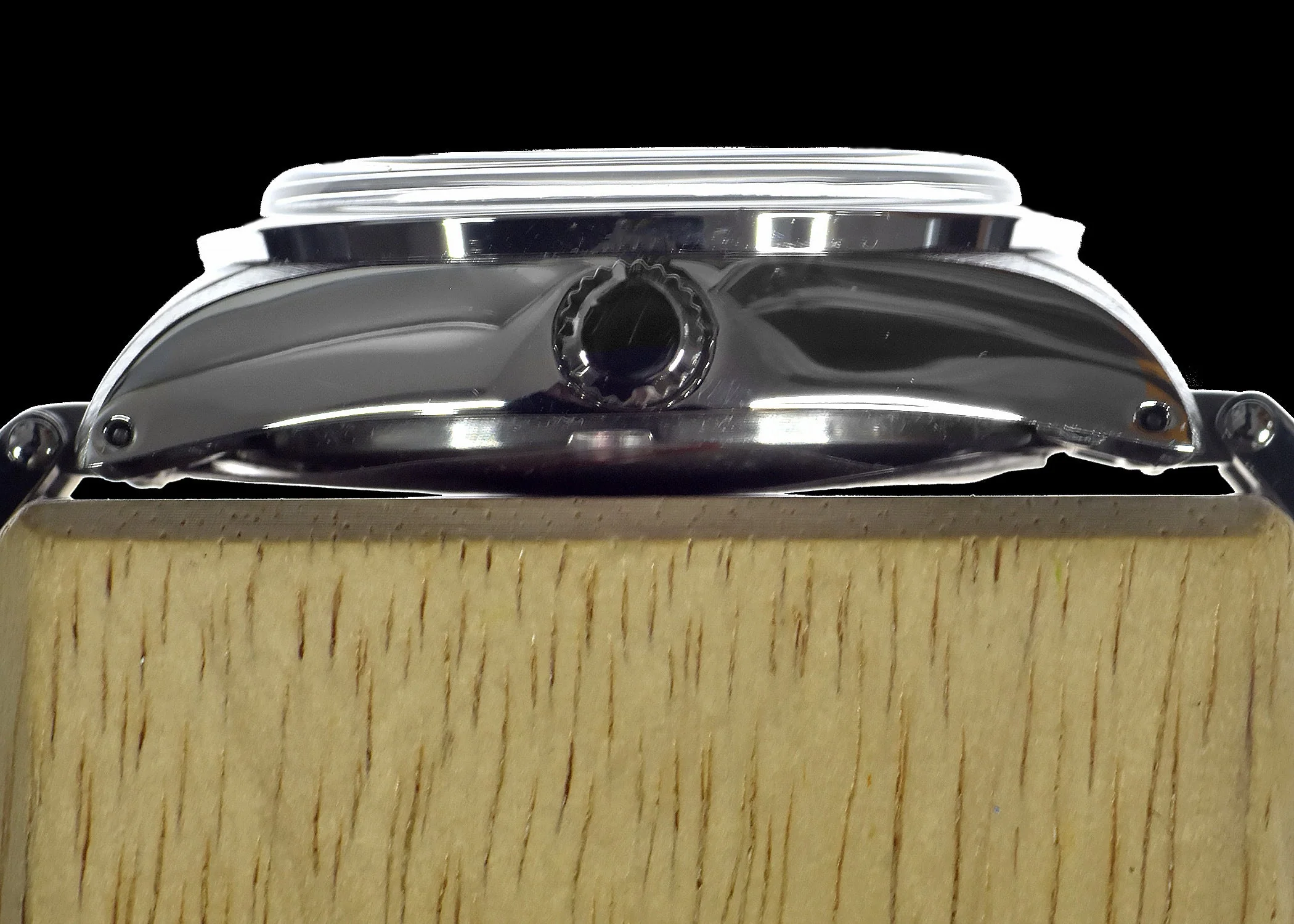 MWC Classic 1950s/1960s Pattern 25 Jewel Automatic "Adventurer" Watch with 200m Water Resistance and Retro Luminous Paint, Sapphire Crystal and 1960s Pattern Bracelet - Image 3