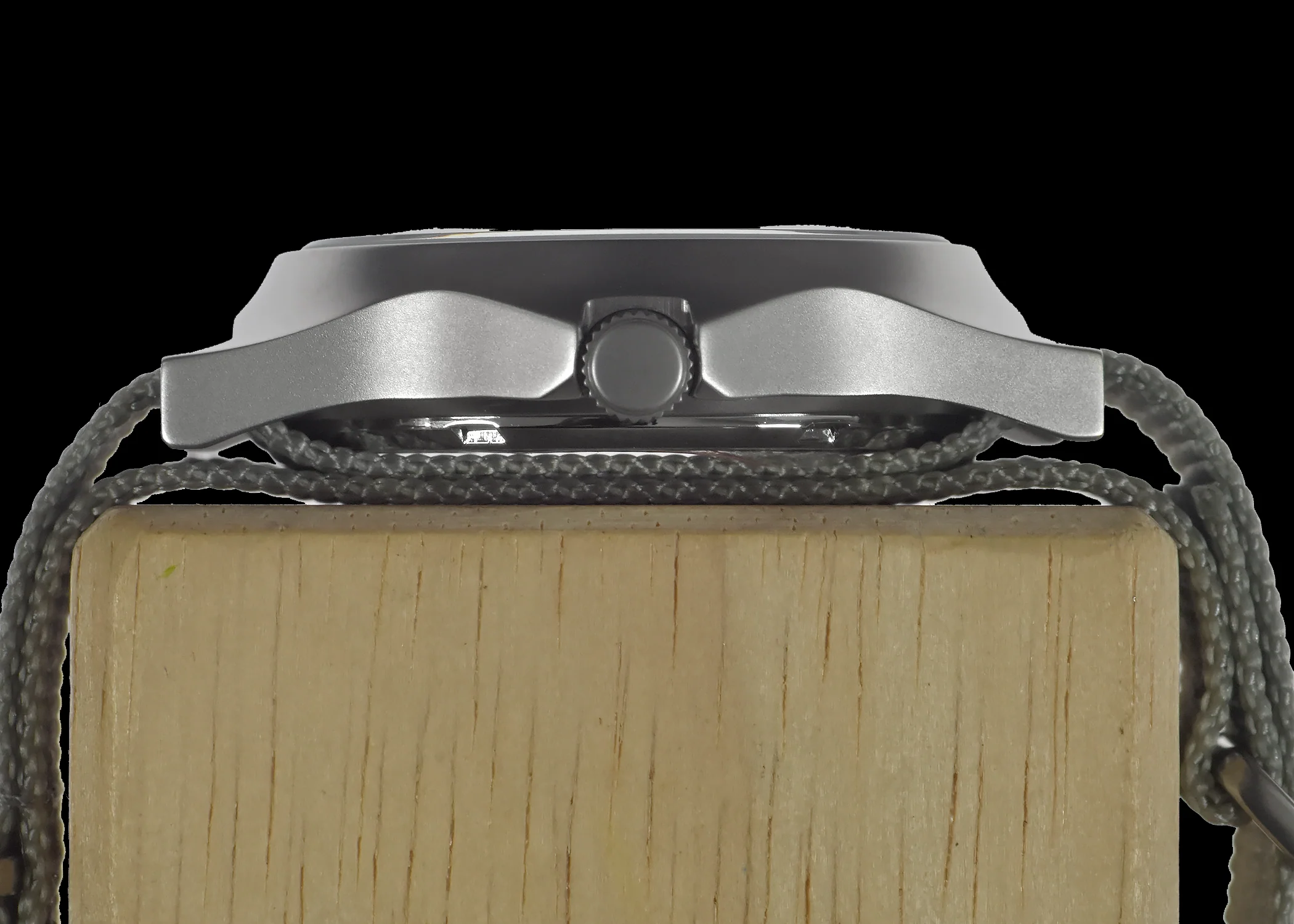 MWC G10 LM Stainless Steel Military Watch (Grey Strap) With Date Window - Image 4