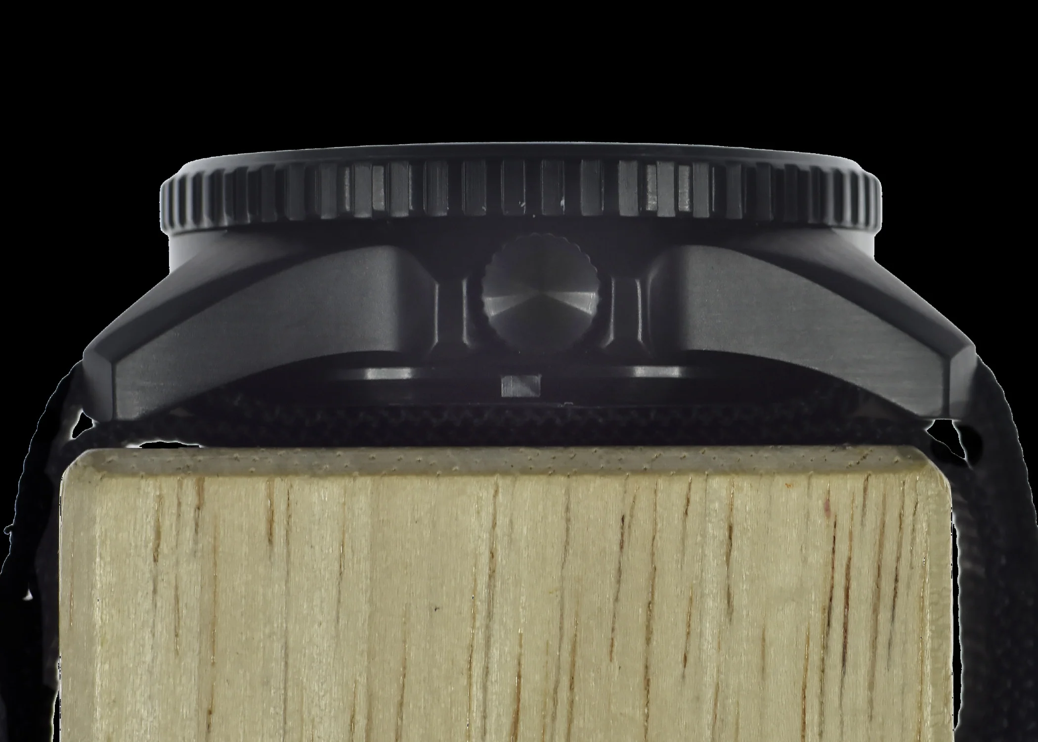 MWC Heavy Duty 300m Military Divers Watch in PVD Steel Case with Sapphire Crystal and Ceramic Bezel (Quartz) - Image 4